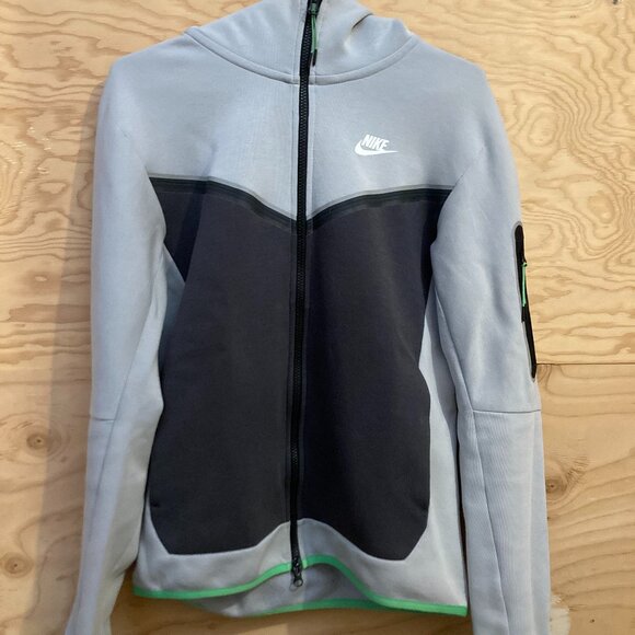 First season Tech Fleece - Size small - Picture 1 of 5